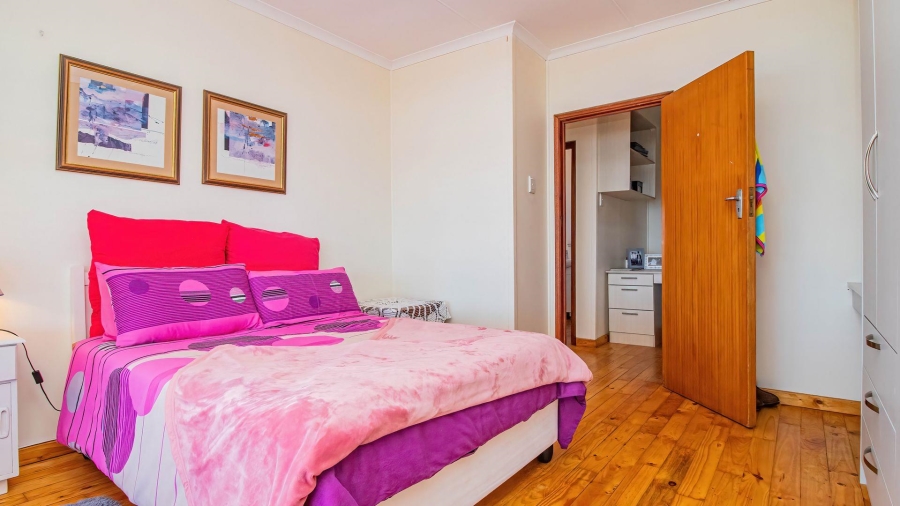 4 Bedroom Property for Sale in Perlemoenbaai Western Cape